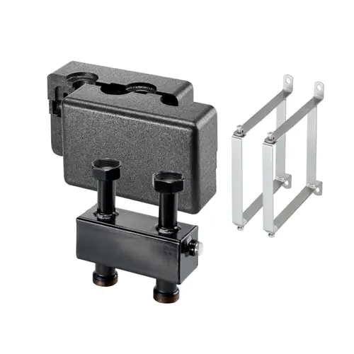 Hydraulische Weiche von Oventrop, bestehend aus einer schwarzen Einheit mit zwei Anschlussöffnungen und einer isolierten Box, sowie zwei metallischen Halterungen.